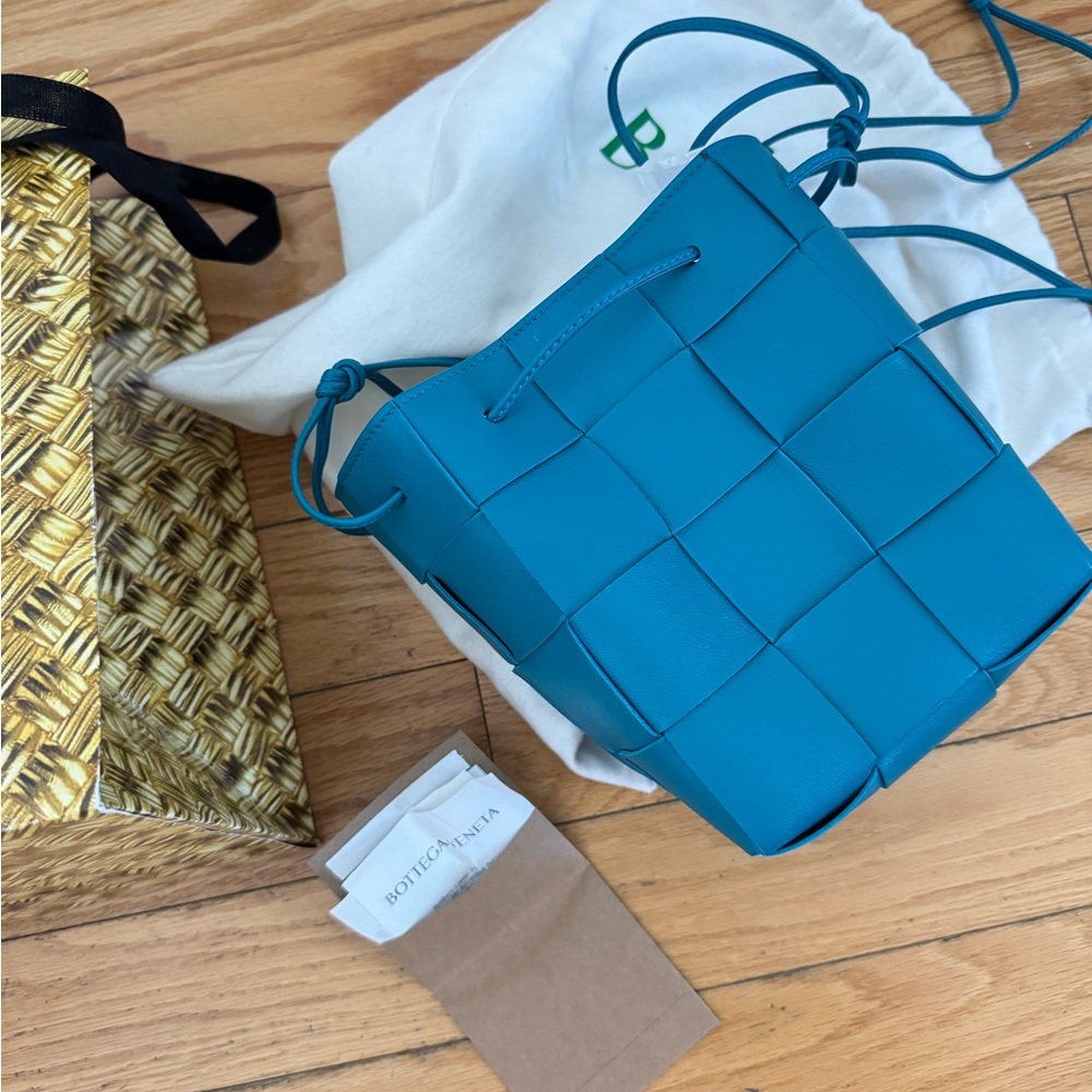 Bottega Veneta Blue Intrecciato Small cassette bucket Shoulder Bag